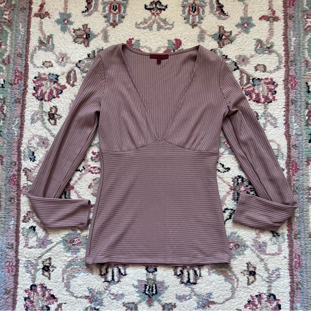 fitted ribbed mauve v-neck long sleeve red by bke